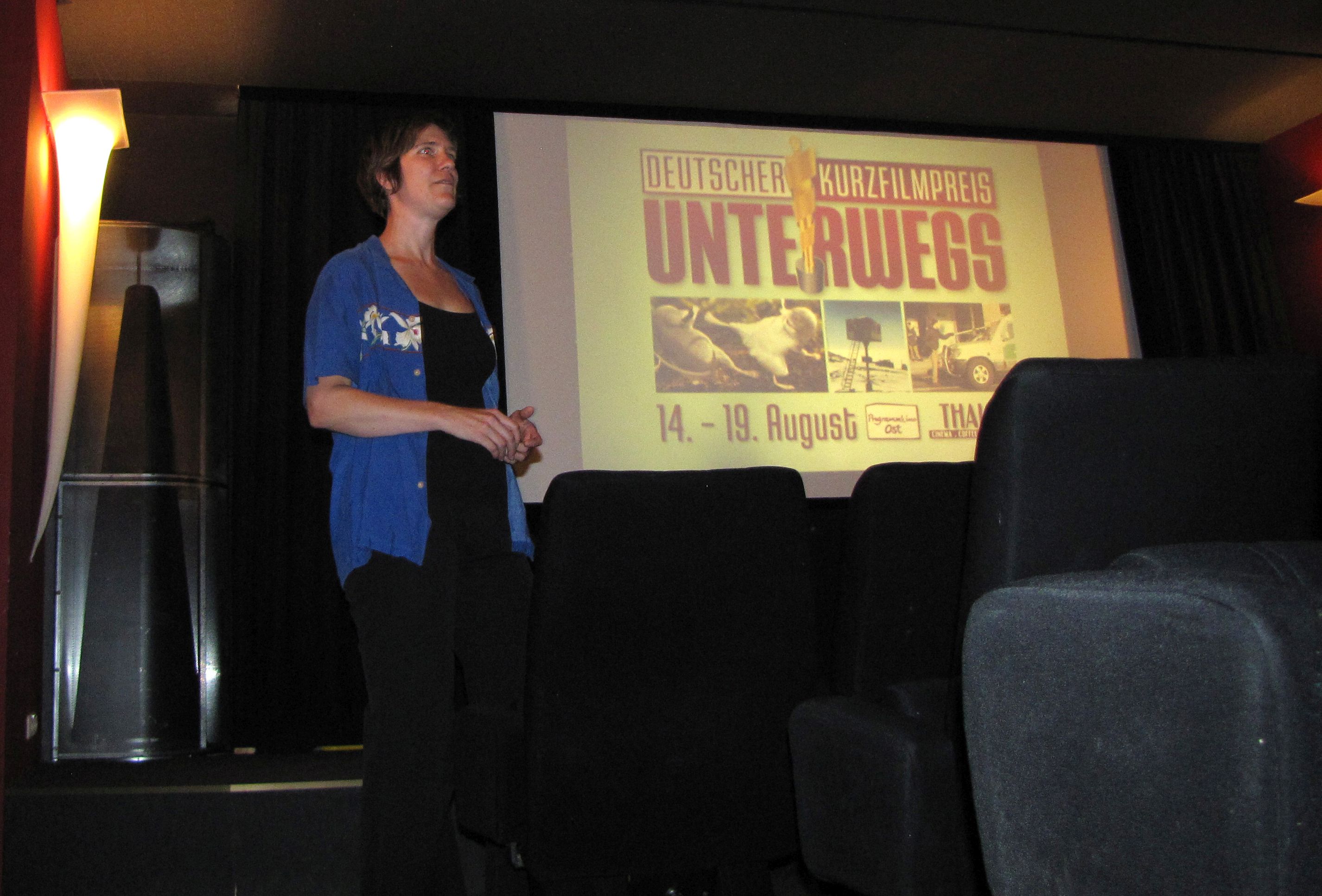 2008: Projektleiterin Petra Wille moderiert die Veranstaltung im Dresdner Thalia Kino.